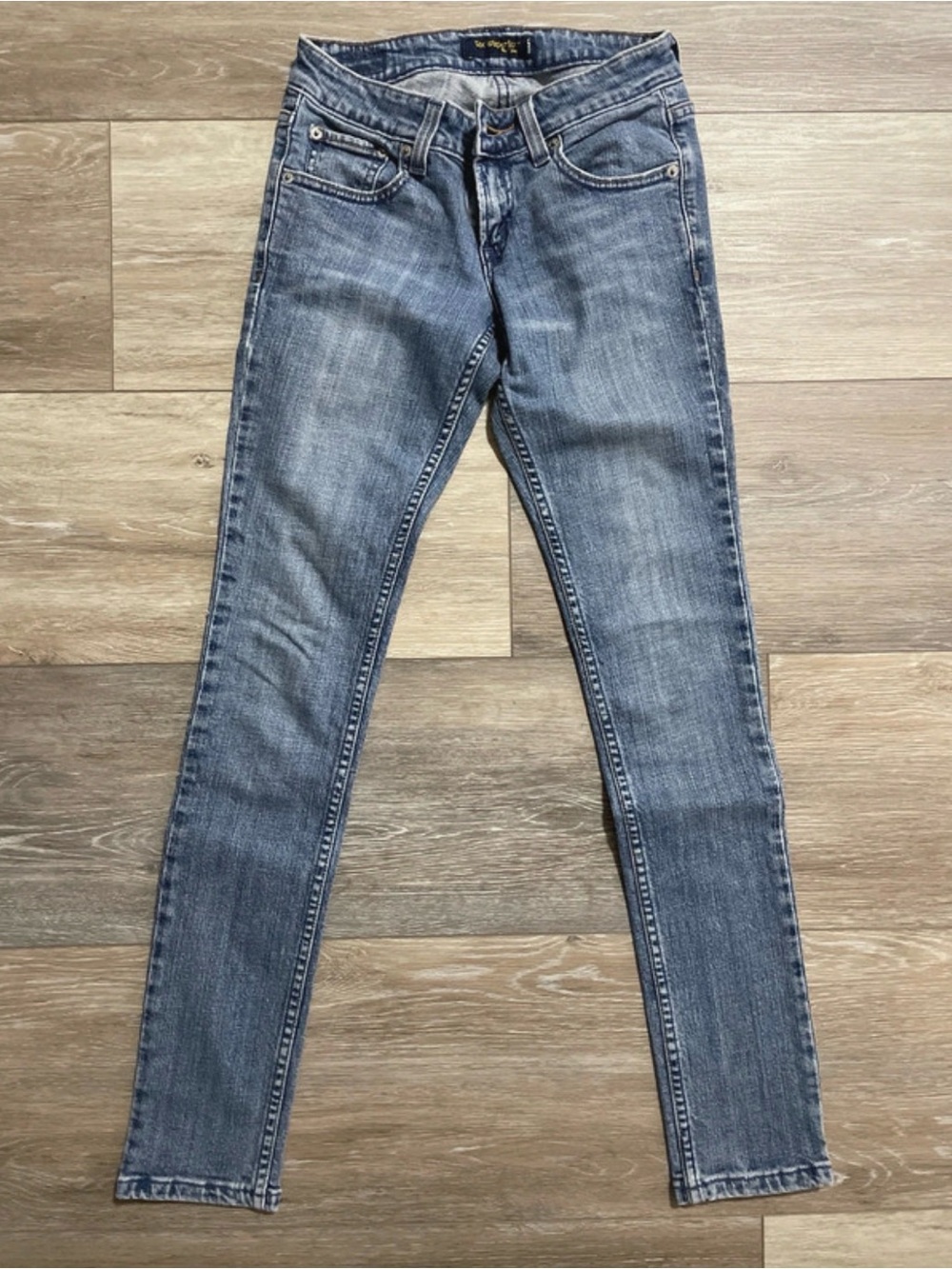 Levi’s Sz 1 Skinny Too Superlow 524 Jean